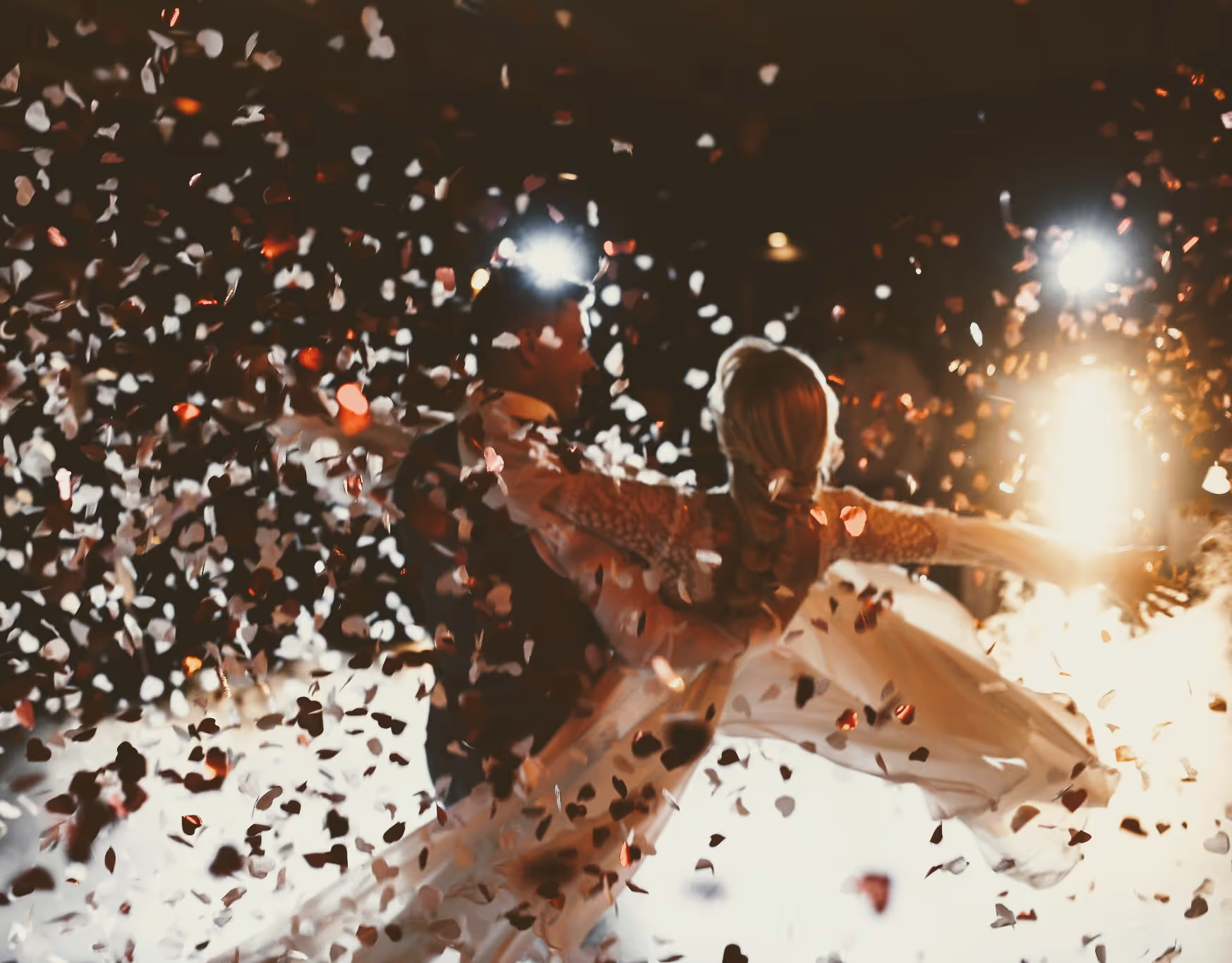 Paweł Matusiak DJ Pi - zapewnie wspaniałe efekty specjalne, np. confetti